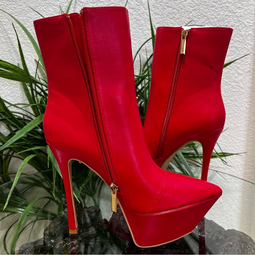 NEW Cape Robbin Lipstick Red Side Zip Platform Heeled Boots  Size 6 - Picture 3 of 9